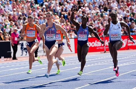 Gemengde gevoelens voor TeamNL bij estafette op EK atletiek: mannen overtuigend naar finale, vrouwen uitgeschakeld