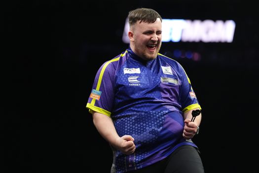 Luke Littler won van Nederlandse dartlegendes: 'Voelde me de beste ter wereld'