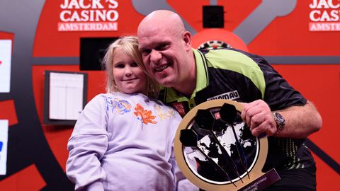 Michael van Gerwen heeft vervelende boodschap voor dochter (8) na wederopstanding: 'Daar moet ze gewoon heen'