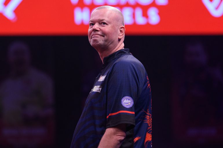 Darter Raymond van Barneveld zorgt voor opzienbarend moment: 'Hij zal heel veel positieve reacties krijgen'