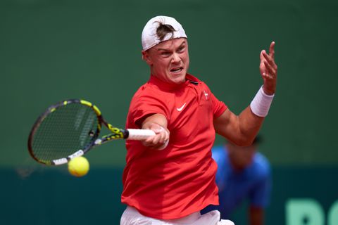 Toptennisser na pikante date-rel opnieuw onder vuur: ‘Het is een verschil in opvoeding’