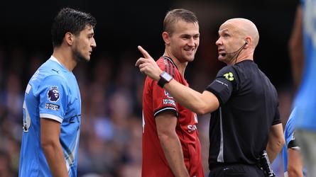 Bekende scheidsrechter krijgt leiding over PSV - Union Sint-Gillis: Engelsman floot zondag Manchester Derby