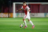 Damián van der Vaart, de zoon van Rafael, maakte zijn basisdebuut bij Jong Ajax tegen ADO Den Haag. ©Pro Shots