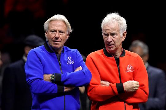 Tennislegende John McEnroe lacht om opmerkelijke gewoonte van rivaal: 'Beter dan op je kont zitten'