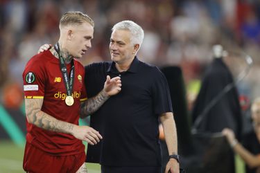 'Verrader' Rick Karsdorp zag geweldige band met José Mourinho plots eindigen: 'Dit ging véél te ver'