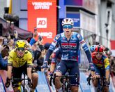Tim Merlier wint de sprint van de eerste etappe van de Tour of Holland. ©ANP