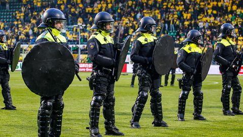 Politieinzet bij een voetbalwedstrijd ter illustratie © Pro Shots