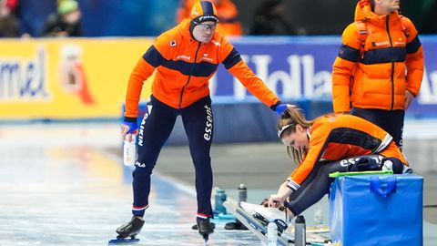 Schaatskoppel Joep Wennemars en Suzanne Schulting schittert in bijzondere kleding op het ijs