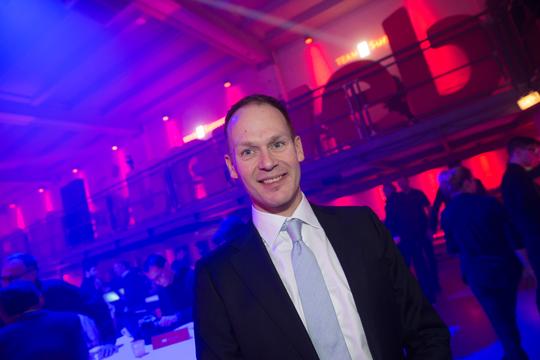 Wielerjournalist deelt verhaal over 'keihard liegende' teambaas Picnic-PostNL: 'Dat vond ik heel raar'