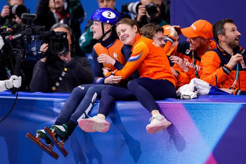 Shorttrackzusjes Xandra en Michelle Velzeboer boeken persoonlijk succes: 'We kijken ernaar uit'