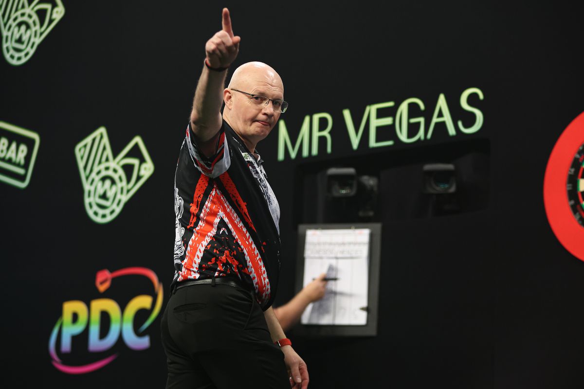 Cameron Menzies bezwijkt onder zenuwslopende druk, verrassende naam naar halve finale Grand Slam of Darts