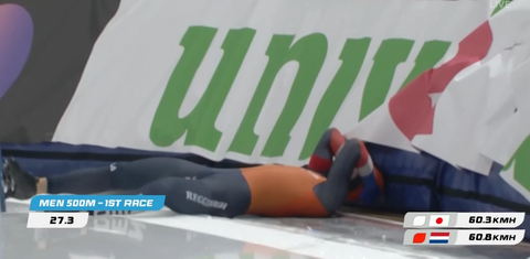 Schrik in Salt Lake City: Nederlandse schaatser klapt hard met hoofd op ijs