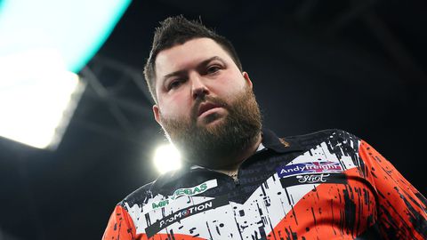 Topdarter takelt zichzelf toe bij Grand Slam of Darts: 'Er stroomt bloed!'