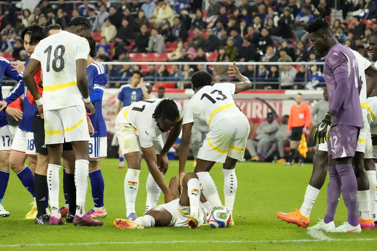 Hevige schrik om afschuwelijke blessure Ghanese voetballer, dader zoekt bondscoach van tegenstander op