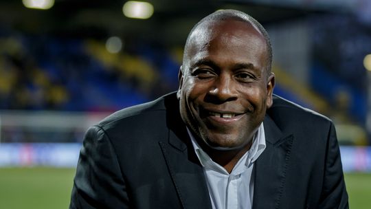 Uitbundige lofzang voor Suriname-bondscoach Stanley Menzo: 'Hij heeft Natio écht naar een ander niveau gebracht'