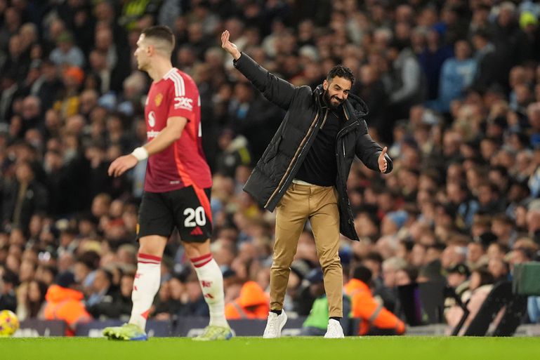 Opvolger Erik ten Hag bij Manchester United kan ondanks derbyzege niet tippen aan Nederlander