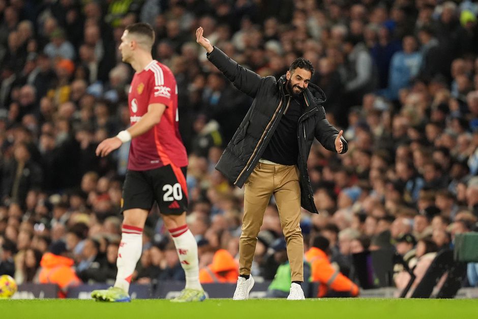 Opvolger Erik ten Hag bij Manchester United kan ondanks derbyzege niet tippen aan Nederlander