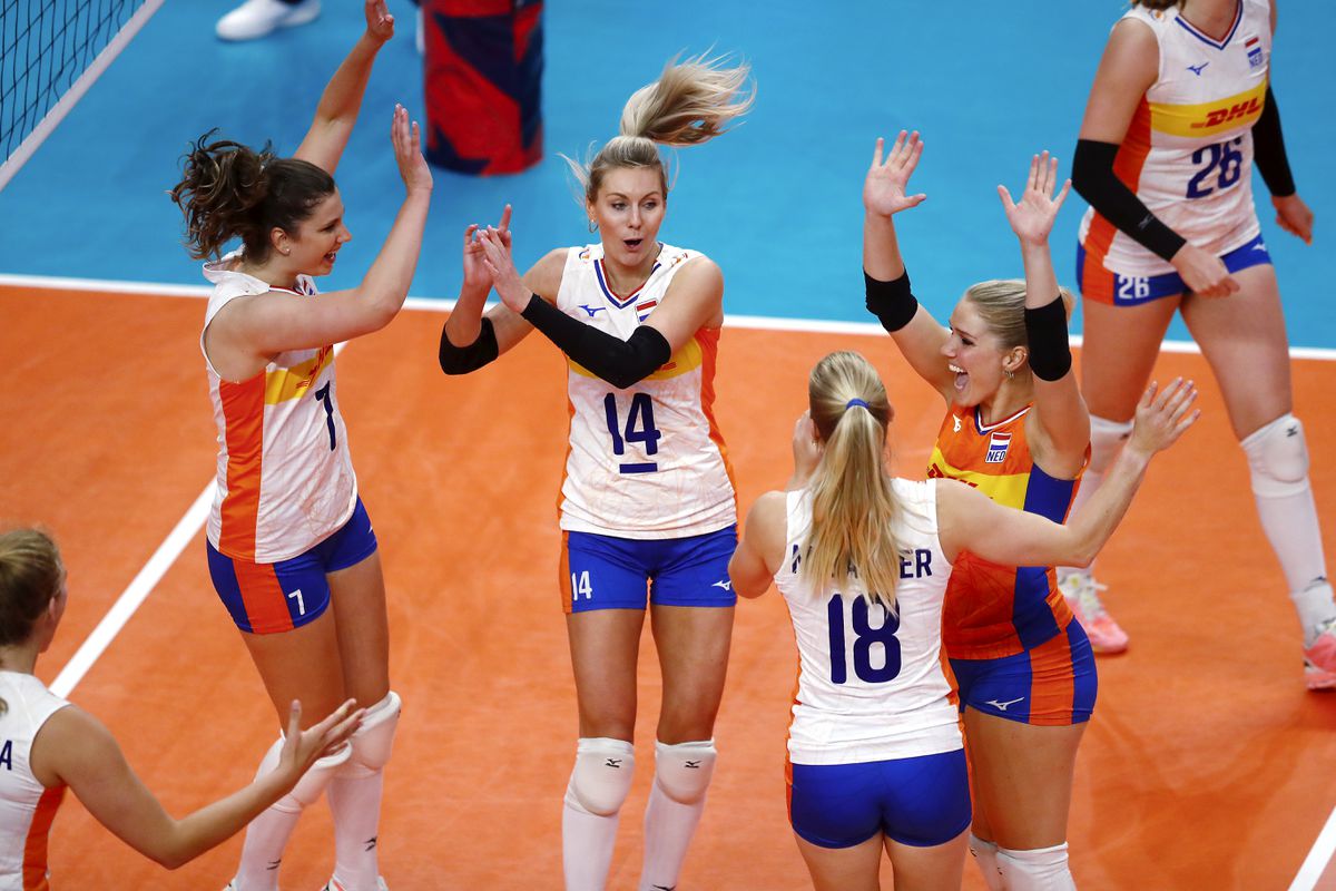 Oranje-international Laura Dijkema gaat uit haar bol op volleybalfeestje in Amerika