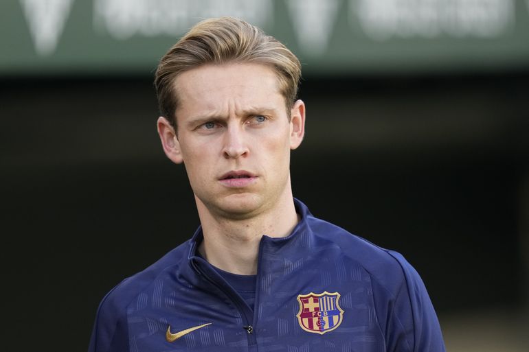 Frenkie de Jong wéér op de bank bij FC Barcelona: 'Denk dat ik moet oppassen met wat ik ga zeggen'