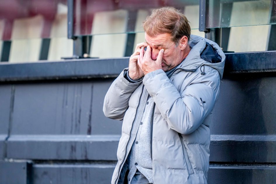 Paul Bosvelt steekt middelvinger op naar KNVB: 'Scheidsrechtersbende ...