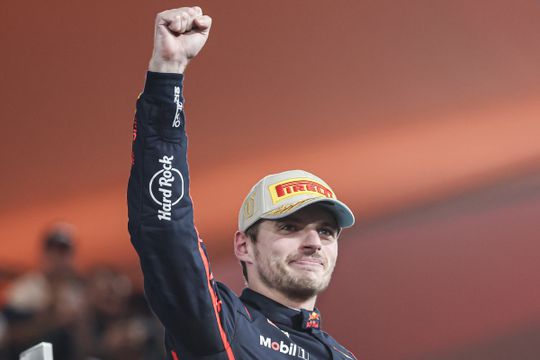 Halfzusje (11) van Max Verstappen duikt na 2,5 jaar weer op naast F1-icoon