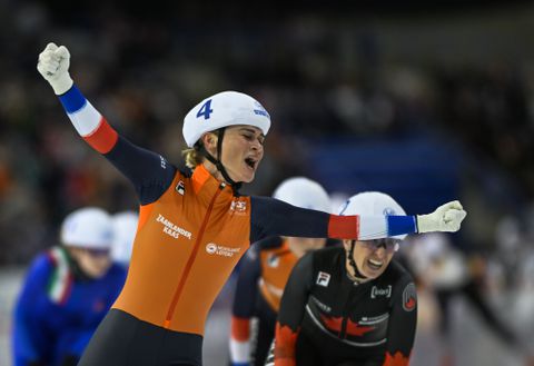 Soepele Irene Schouten giert het uit bij bijzondere kerstborrel: Nederlandse ex-topschaatsster gaat helemaal los