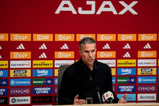 Feyenoord-icoon haalt genadeloos uit naar coach Robin van Persie: 'Denk hij dat we allemaal achterlijk zijn?'