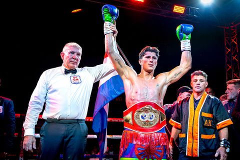 Nederlandse topbokser Gradus Kraus en zijn partner onthullen geslacht van tweede kindje