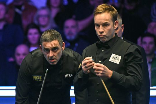 Snookerlegende Ronnie O'Sullivan steekt middelvinger op naar rivaal: 'Niet goed bij zijn hoofd'