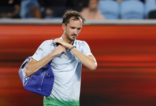 Tiener stuurt bestrafte wereldtopper diep in de nacht naar huis op Australian Open na sensationeel tennisgevecht