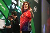'We zijn beter als vriendinnen': veelbesproken dartster Noa-Lynn van Leuven openhartig over relatie
