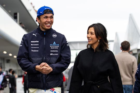 Formule 1-coureur vraagt profgolfster ten huwelijk: 'Ik denk dat we nu aan elkaar vastzitten'