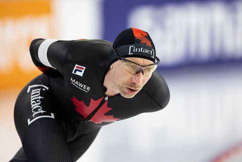 Topschaatser op ontroerende wijze verrast door kinderen voor Winterspelen: 'Nu kunnen zij ook trots op mij zijn'