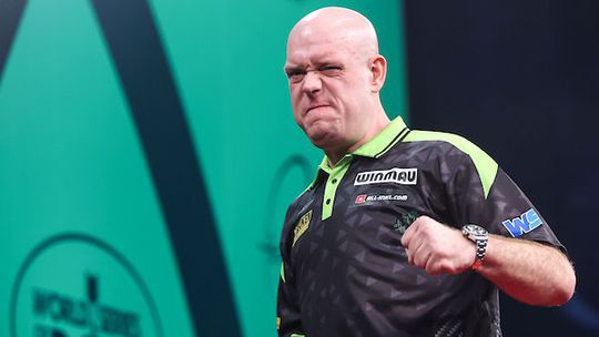 Nederlandse finale bij Bahrain Darts Masters tussen Michael van Gerwen en Gian van Veen