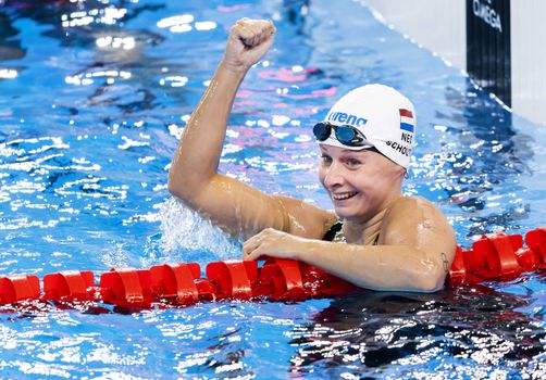 Tes Schouten schrijft geschiedenis met eerste Nederlandse WK-goud op 200 meter schoolslag