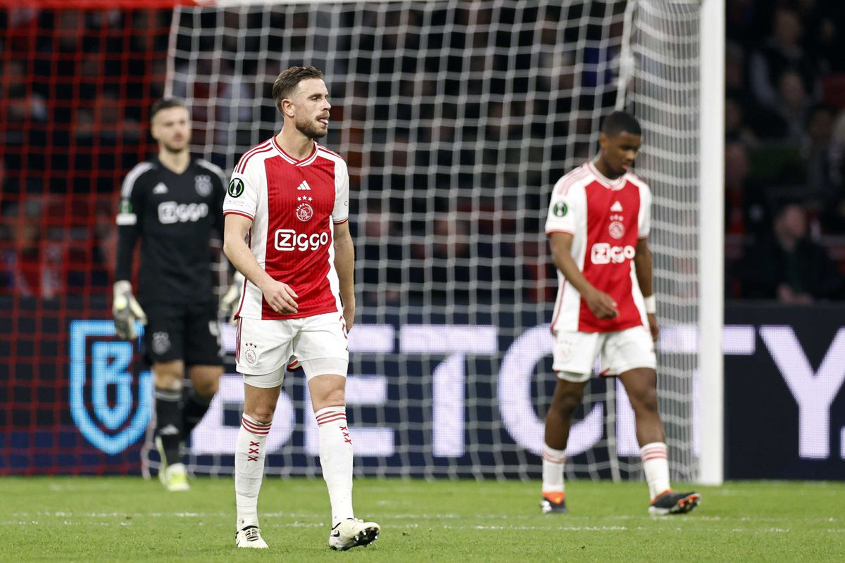 'Veel spelers van Ajax doen maar wat en dat komt omdat het geen team is'
