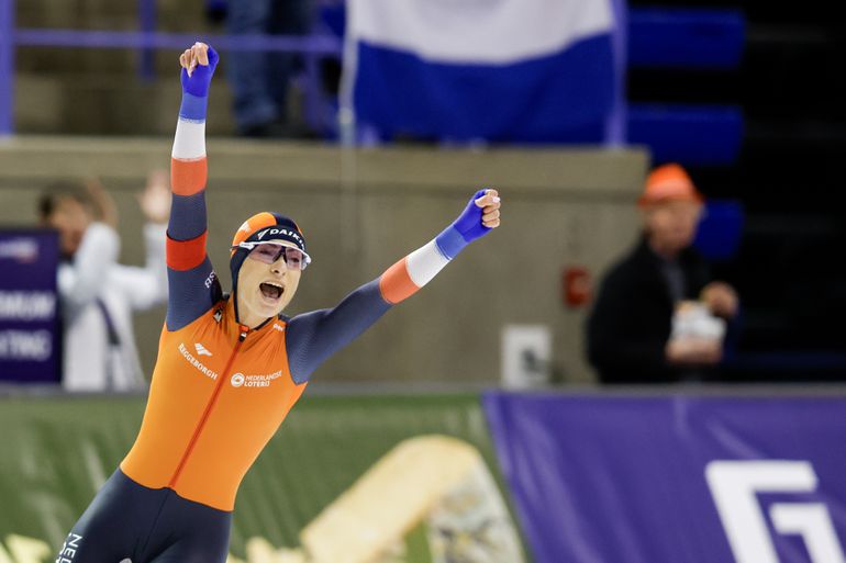 Femke Kok met waanzinnige 500 meter naar goud op de WK afstanden