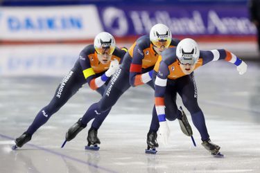 Waar spektakel op de teamsprint bij de mannen: Nederland mist op 0,002 seconde het goud