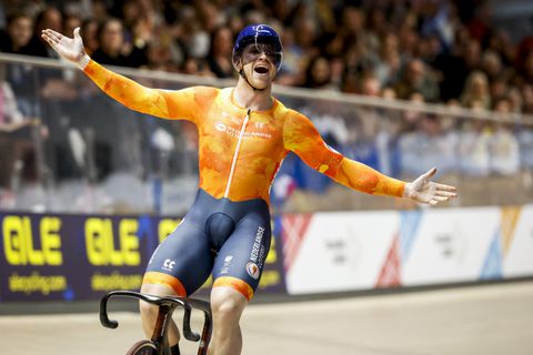 Sprintfenomeen Harrie Lavreysen declasseert Europese top op gouden dag voor Nederlandse baanrenners