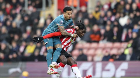 Verbazing over opmerkelijke actie van Justin Kluivert in de rust: 'Iedereen juichte ervoor'