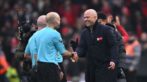 Liverpool en Arne Slot buigen maar breken niet in matig duel met degradatiekandidaat Wolves