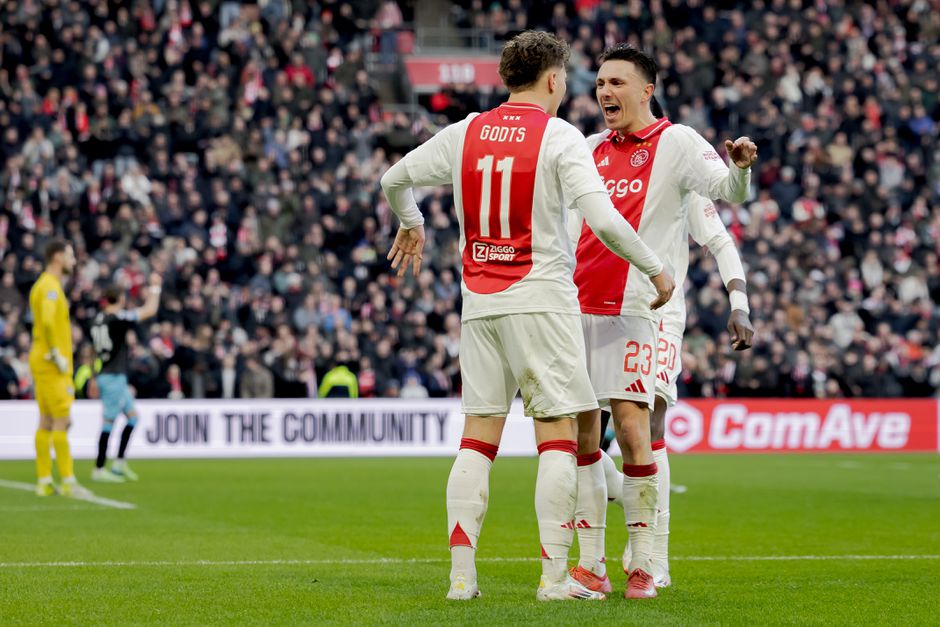 Wéér commotie over arbitrage bij Feyenoord, prachtige statistiek voor Steven Berghuis én geïrriteerde Peter Bosz