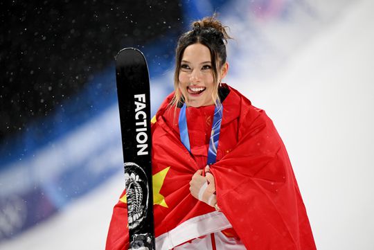 'Rijkste olympiër' ziet goud uit handen glippen in spectaculaire big air-finale