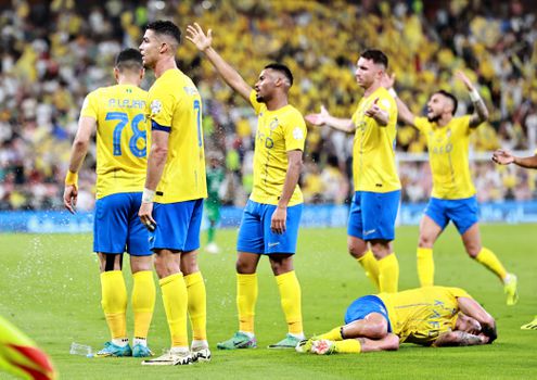 Al-Nassr fans bekogelen Cristiano Ronaldo met waterballon