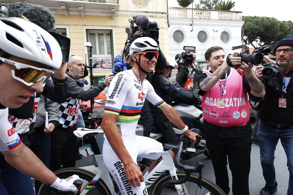 'Was niet super hard': Mathieu van der Poel laat niets heel van tactiek UAE in Milaan-San Remo