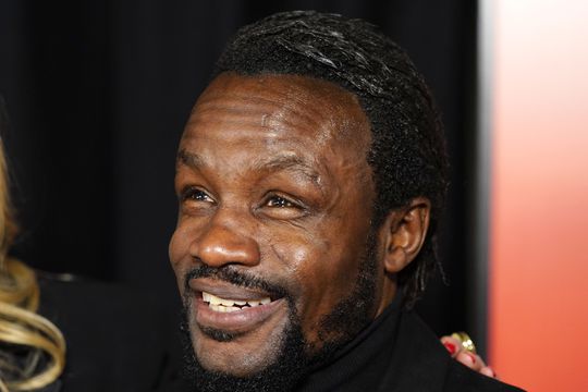 Oud-bokser Regilio Tuur over bewogen leven: 'Mijn vuisten deden het werk, maar wat mij dreef was het hart'