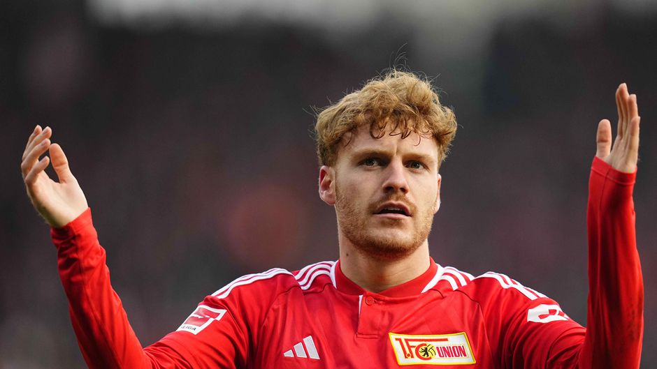 Yorbe Vertessen balt alle frustratie samen in zijn eerste goal voor Union Berlin