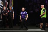 Luke Littler tegen Michael van Gerwen in Nottingham. © PDC Darts
