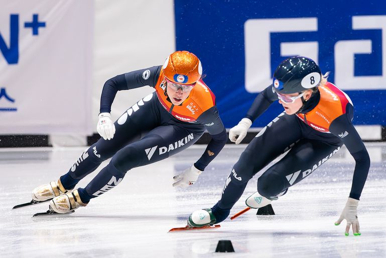 Nederlandse vrouwen met gemak naar relayfinale bij WK shorttrack