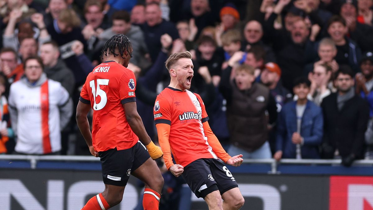 Luke Berry van Luton speelt het Engelse voetbal uit: goals in alle vier profniveaus